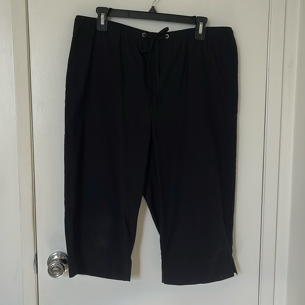 Karen Scott Petite black capris
